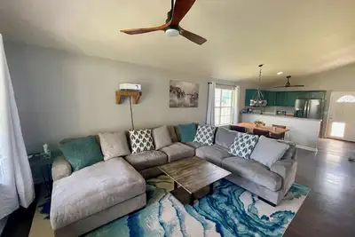 Image de Home Theatre with King Bed