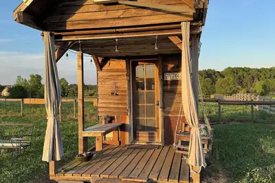 Image de Tiny house on 50+ acre farm. Easy drive to Covington square and more!