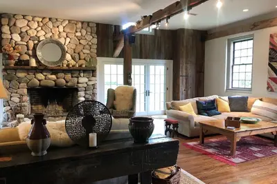 Image de Retreat in special private water front surrounding-45 minutes from Manhattan.