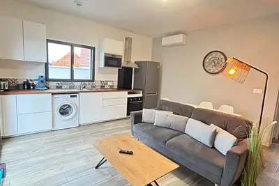 Image de Maisonette Calme, Parking Gratuit Sécurisé Avec Portail / 5 min Autoroute A6