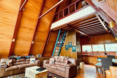 Image de A-Frame Retreat I 34 Acres I Lake/Camping/Hot Tub