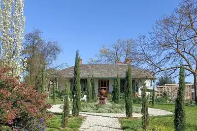 Image de The Vicarage At Clunes. Luxury French style villa.