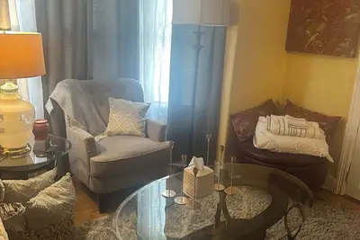 Image de Quaint & Charming 2 Br 1st Fl Apt in Mount Pleasant near Federal Hill! Pets Ok!