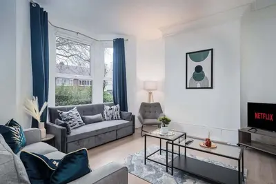 Image de Anfield House - Liverpool Retreat 7 Bedroom Home