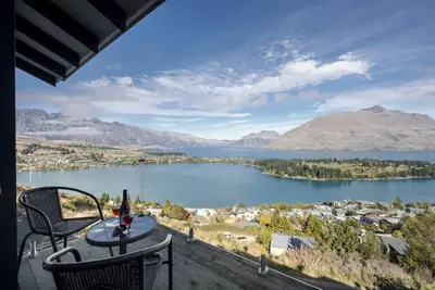 Image de The Eagles Nest - Elevated Lake & Mount Views