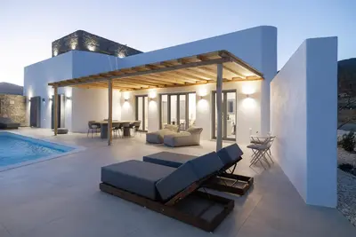 Image de Poolside Panorama: Coastal Luxury & Vistas