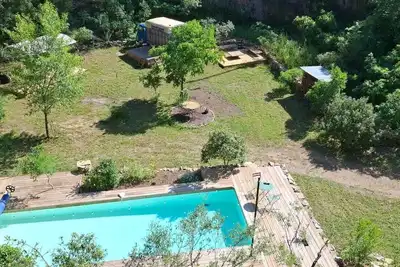 Image de Une Maison Tout Confort, son Grand Terrain Nature et sa Piscine Juste Pour Vous!