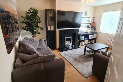 Image de Stylish familly home with free parking.