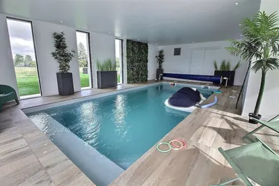 Image de Maison 10 Couchages Avec sa Piscine Intérieure en Campagne