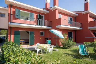 Image de Villa relaxante avec aire de jeux et piscine