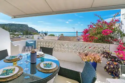 Image de Beautiful townhouse, beach 300m, tastefully renovated, stunning sea views.