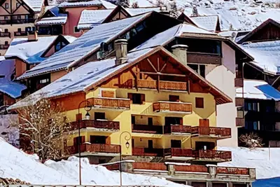 Image de 🏔️Valmeinier 1800 - Appartement 54 m² - balcon - vue vallée -proche centre bourg