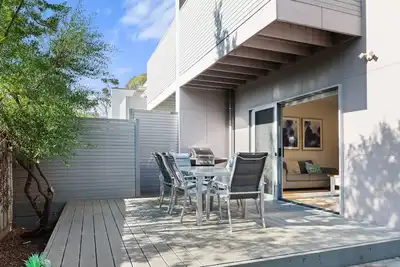 Image de Unit 5 Broughton town house, beach walk only 20 meters! !