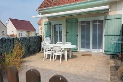 Maison Entière Située Dans un Hameau Clôturé, Avec Place de Parking Privative!