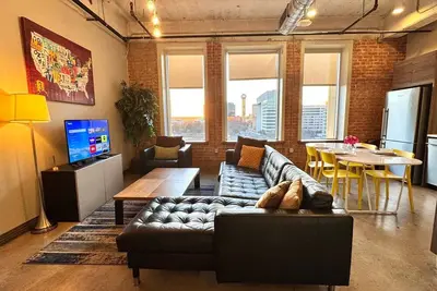 Image de 2br | 2 Bath | Downtown Views | Free Valet Parking