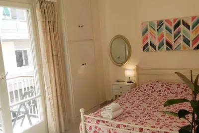 Next to Metro! Bright Apartment with Fully Equipped Kitchen
