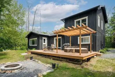 Image de Beaver Lake Oasis. Waterfront 3 bedroom home