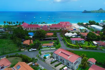 Image de Nestled in Rodney Bay: Steps from Beaches, Shops, and Dining in St. Lucia.