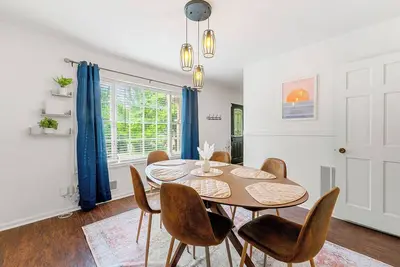 Image de A Suburban Splendor 12min to UGA_office_parking_games