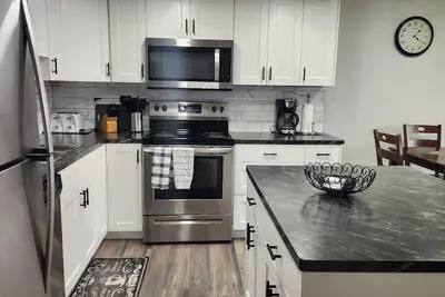 Image de Spacious, clean and bright two bedroom condo in great location in Red Deer!