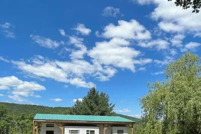 Image de Beautiful cozy renovated Rv situated on 100 private acres