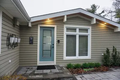 Image de Modern cottage at Rice Lake with breathtaking sunset views