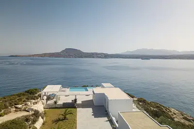 Image de Modern Villa Overlooking the Aegean. \nNext to the sea.