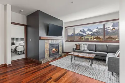 Image de Downtown Stunning Mountain Views