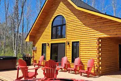 Image de Summit Lodge - Lochaber Lake Lodges, Lakefront log cabin with year-round hot tub. Family friendly an