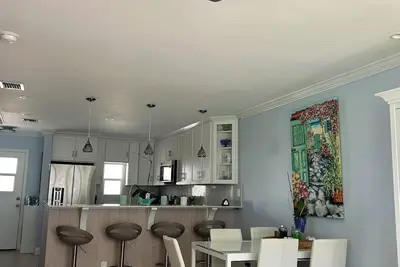 Image de Beautiful, completely remodeled two bedroom condo 2 miles north of Atlantic Ave