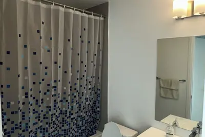 Image de 2 Bedroom With Clear Views Of The Toronto Skyline 2kms From Woodbine Beach