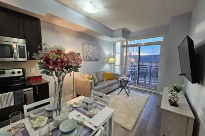 Image de Comfy Condo near Promenade Mall