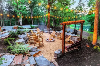 Image de A-Frame Retreat on Private Pond