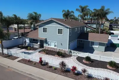 Image de Beautiful updated 4 bedroom home in Carlsbad! Located within 1 mile of the ocean