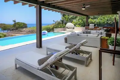 Private home with pool. 2 Nicklaus golf courses. Plenty of amenities &  activity