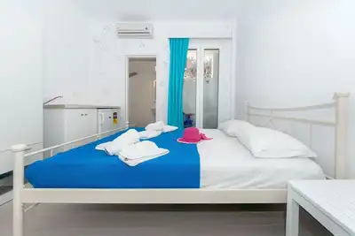Image de Naxos Cental Room | Double Room Semi Basement | Private Balcony | 200m From St. George Beach | City Views | Saint George