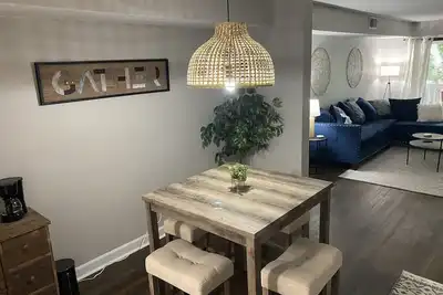 Image de The Condo at Appleby - 1 mile from Stadium & Downtown