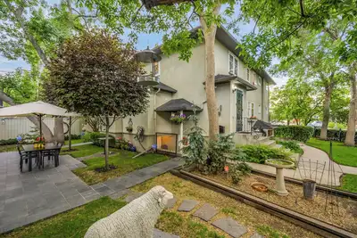 Entire Cliff Bungalow Heritage Property | 7 Beds, Garden Oasis, 4 Parking Spaces