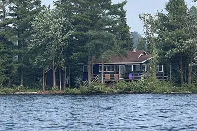 Image de Cozy island cottage on Stoney Lake