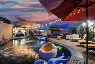 Image de Scottsdale border 7 Brd 6 Bath 7 queens or singles for 18. Entertaining backyard