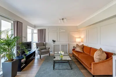 Image de The Royal Albert Memorial Apartment