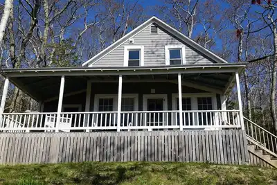 Image de Cliffhanger Cottage- Perched high on a hill overlooking the open ocean