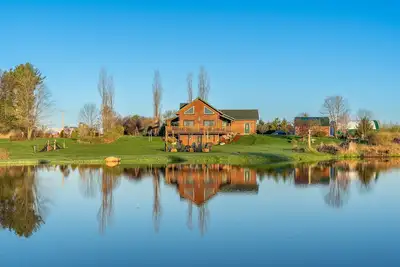 Image de Handcrafted Amish Log Cabin | 10+ Acres | Private Pond | Kayaks | Atv Trails