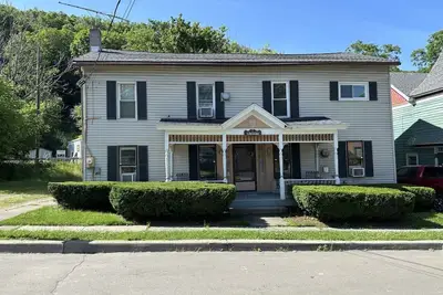 Image de 1835 House Upper unit