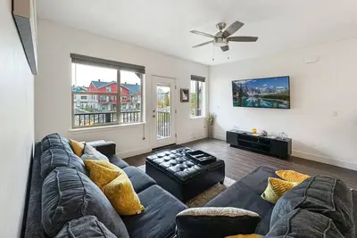 Image de Chic Townhome in McCall, Walking Paths