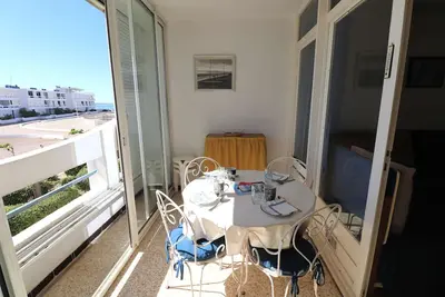 Image de Appartement les pieds dans l'eau boucanet parking piscine