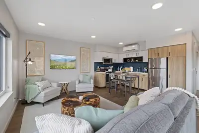 Image de Your Luxury Retreat Awaits Free parking available