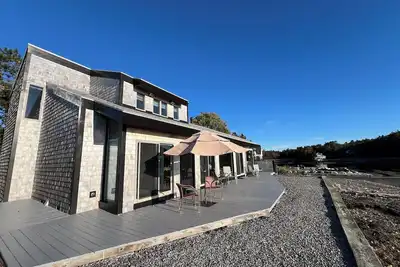 Image de Large contemporary home with expansive open ocean views!