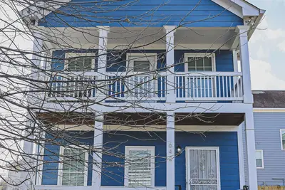 Walkable! Mins from stadium, Gwcc, aquarium and much more!