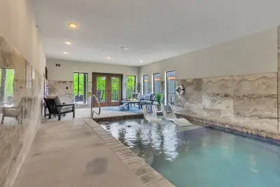 Image de Explore the Resort Waterpark, Unwind in the Hot Tub & Swim in the Private Pool - The Adventure Cabin